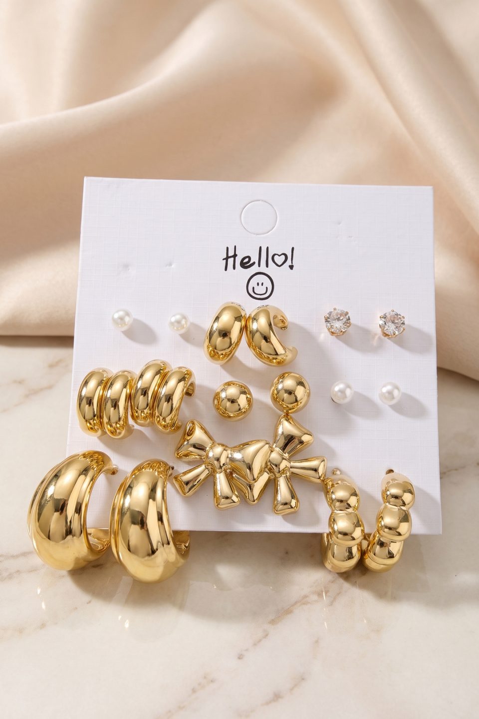 Shekka Gold Renk Metalik Kaplamalı Fiyonk Detaylı CCB 9 Çift Küpe Seti