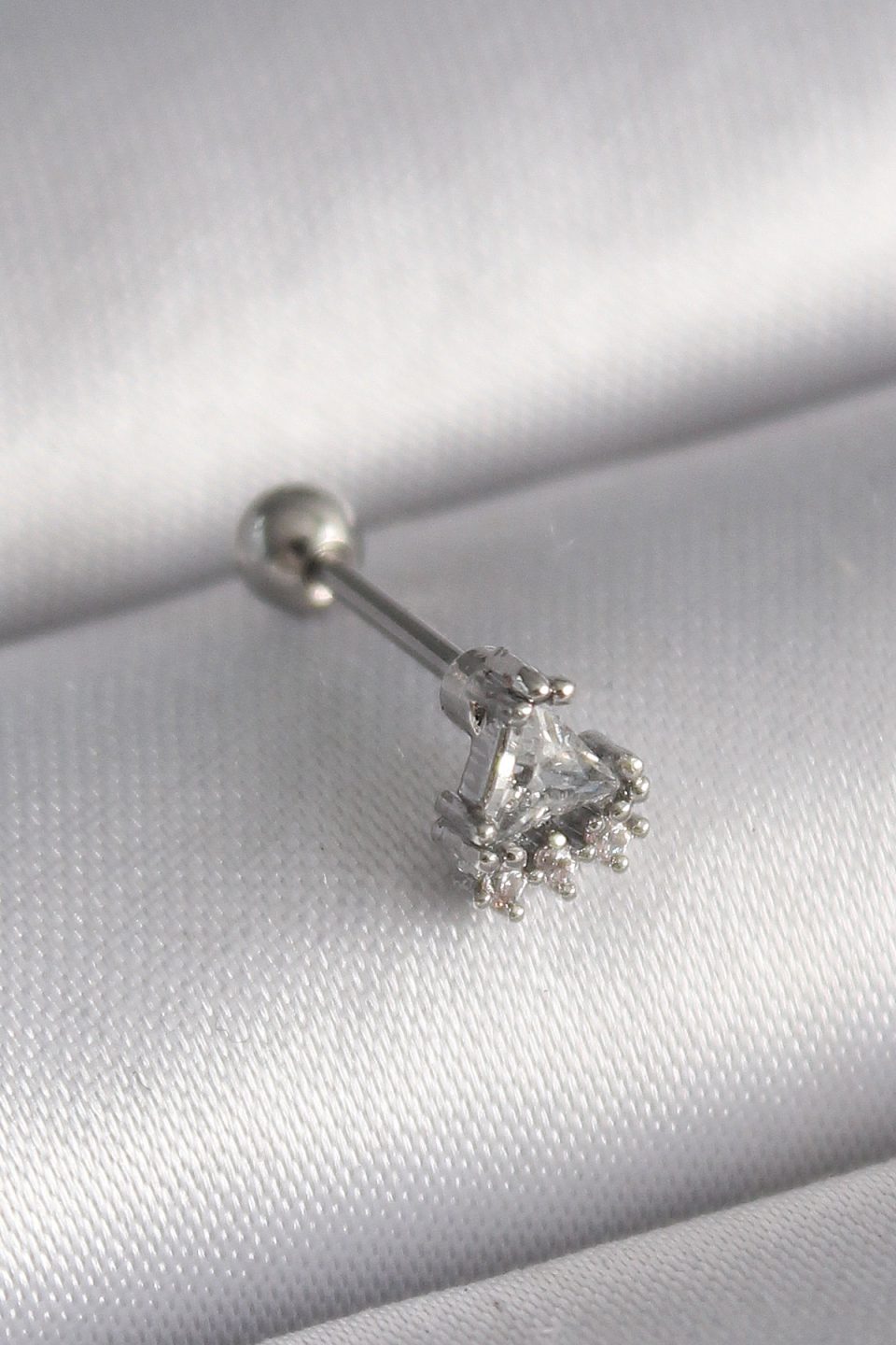 Shekka 316L Çelik Gümüş Renk Üçgen Zirkon Taşlı Tragus Piercing