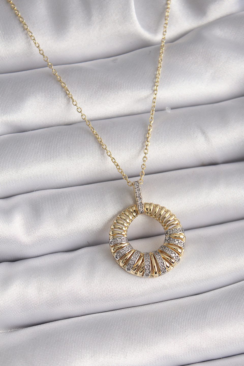 Shekka 316L Çelik Gold Renk Zincir Gümüş Zirkon Taşlı Daire Model Kadın Kolye