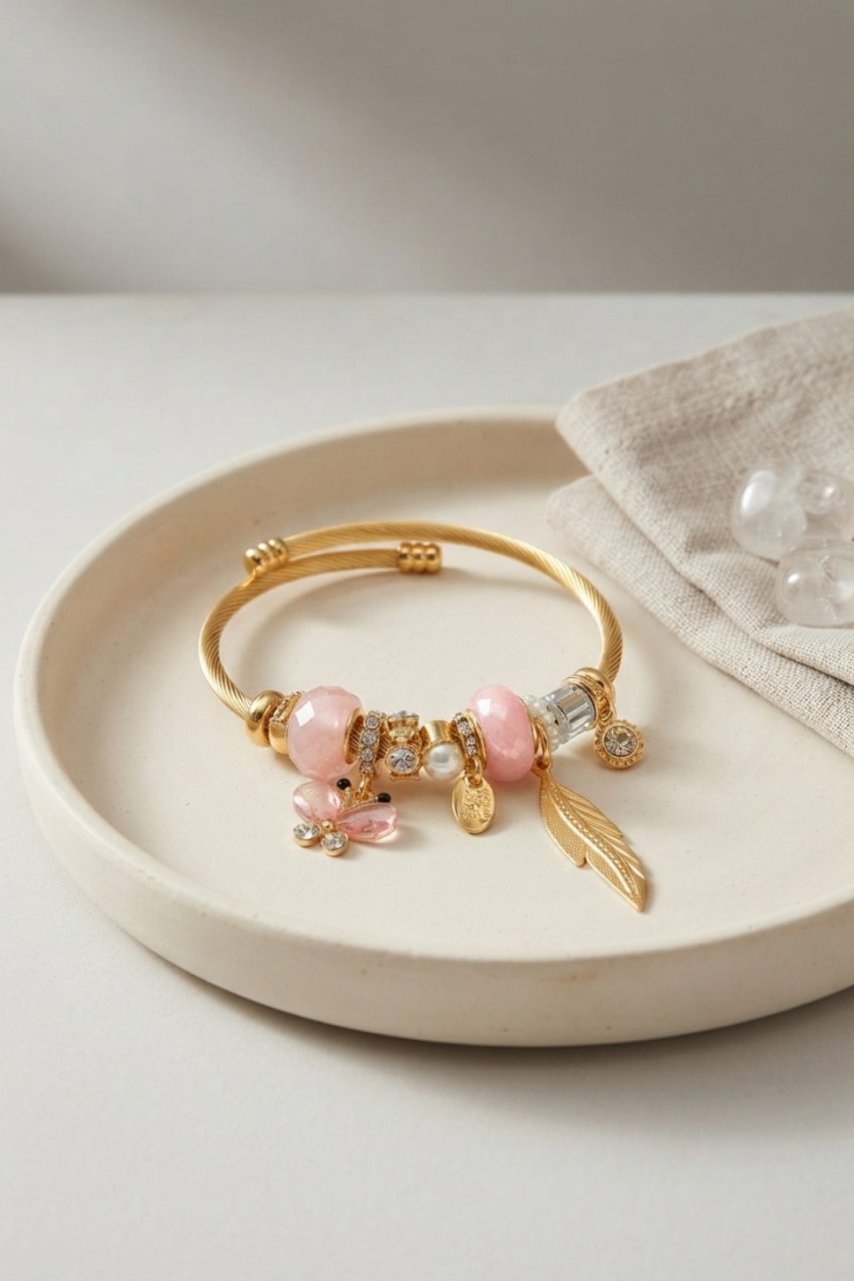 Shekka Kelebek Model Gold Renk Pembe Charmlı Bileklik