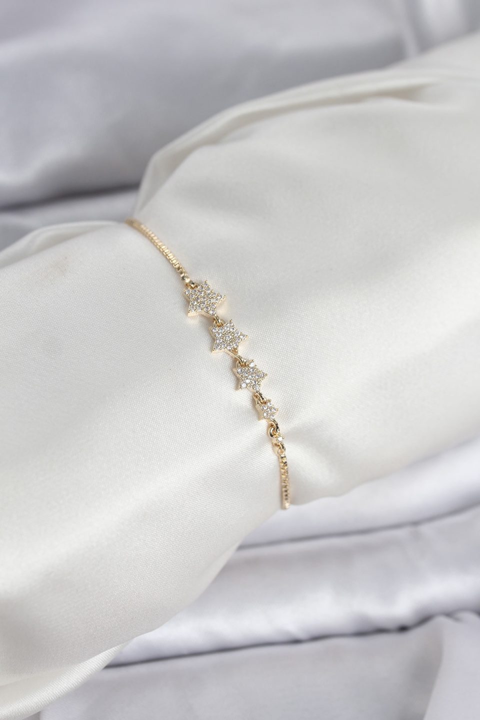 Shekka Gold Renk Zirkon Taşlı Yıldız Model Asansörlü Kadın Bileklik