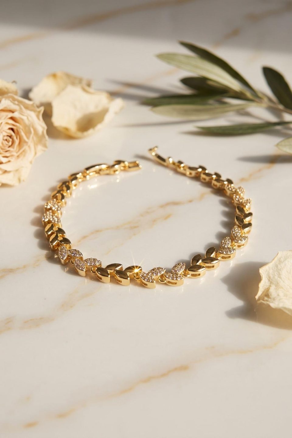 Shekka Gold Renk Pirinç Zirkon Taşlı Başak Model Kadın Bileklik