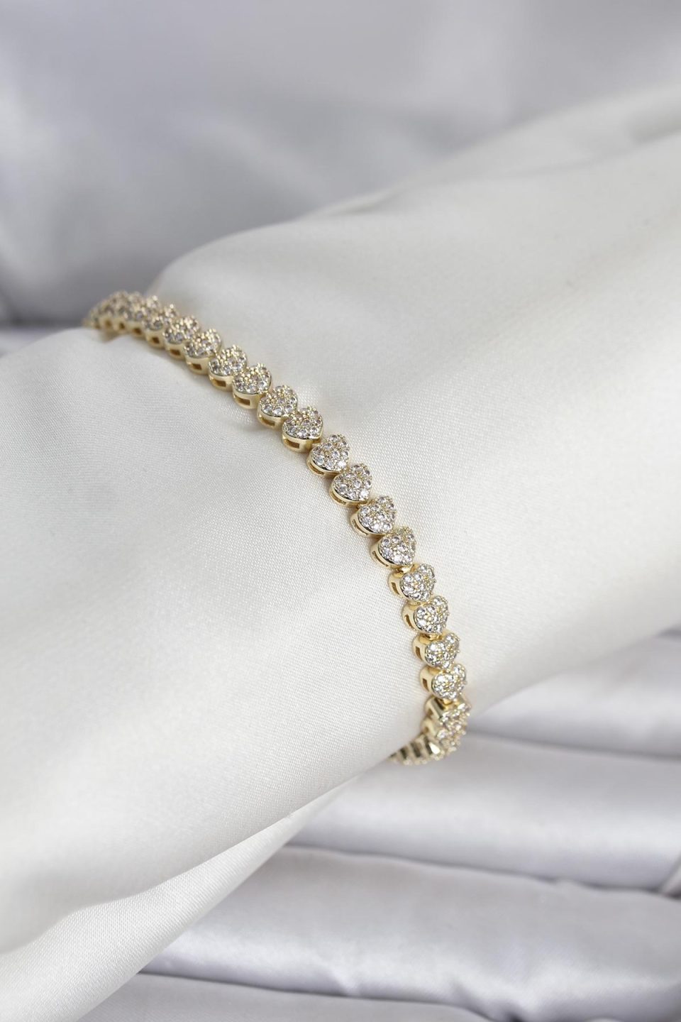 Shekka Pirinç Gold Renk Kalp Model Sıralı Zirkon Taşlı Kadın Bileklik