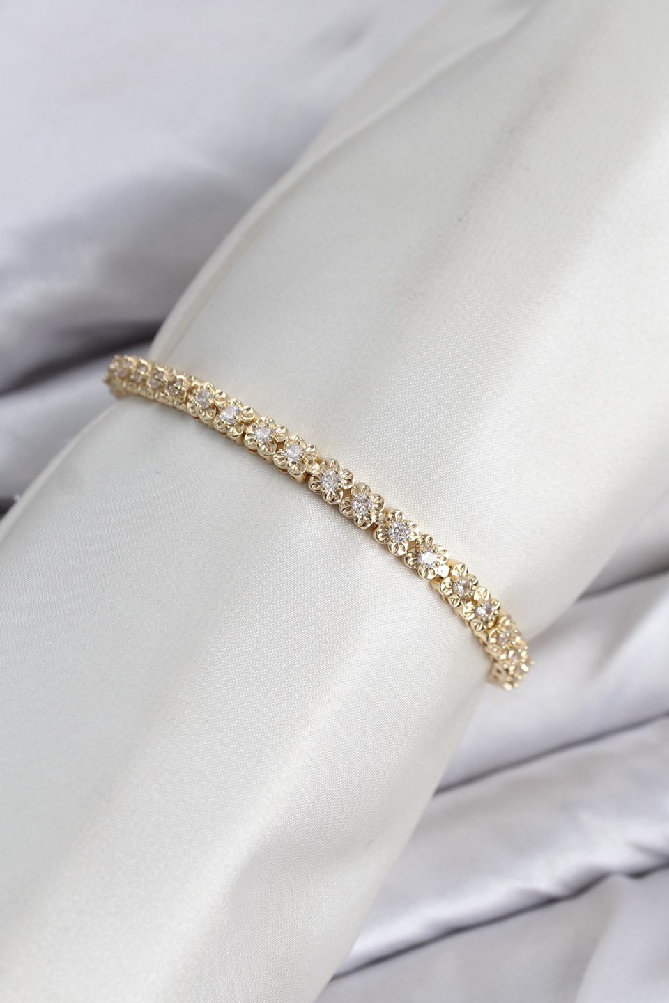 Shekka CM Model Zirkon Taşlı VIP Seri Gold Renk Pirinç Kadın Bileklik