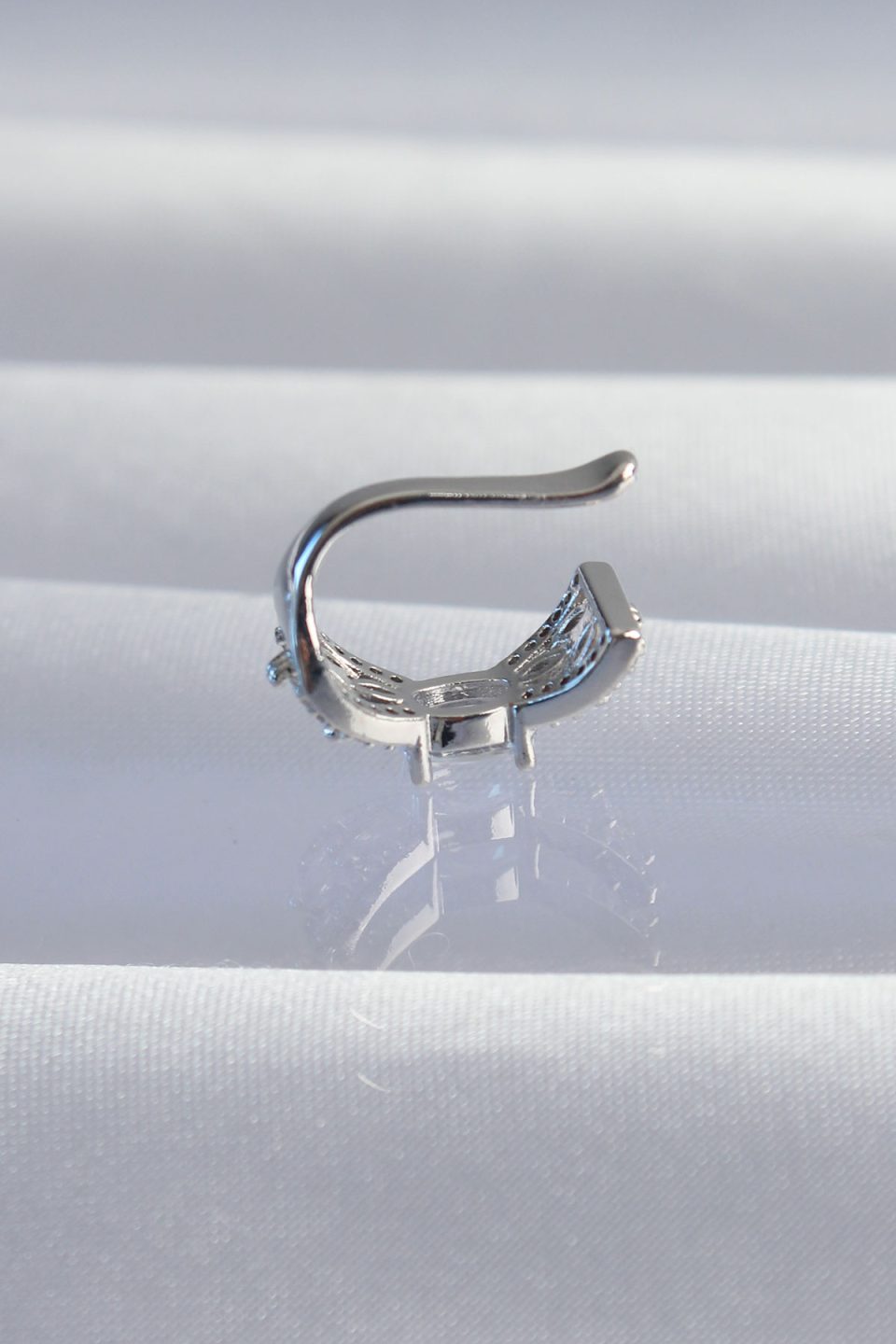 Shekka Pirinç Gümüş Renk Zirkon Taş Kaplama Earcuff Küpe — görsel 2
