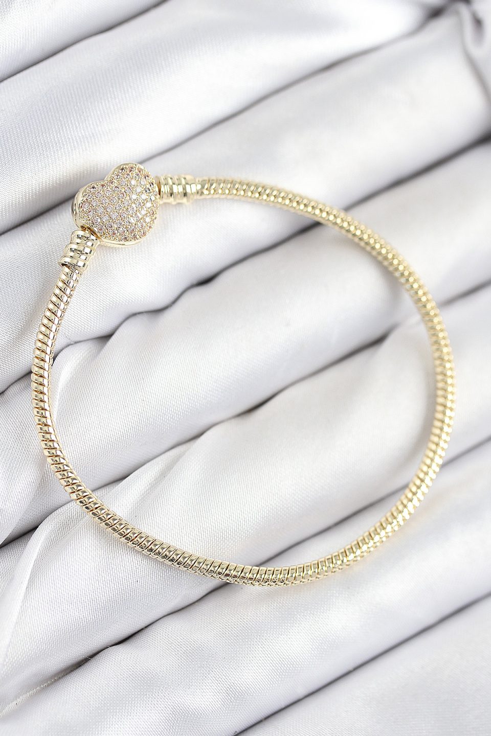 Shekka Pirinç Charm Zirkon Taşlı Kalp Model Gold Renk Kadın Bileklik