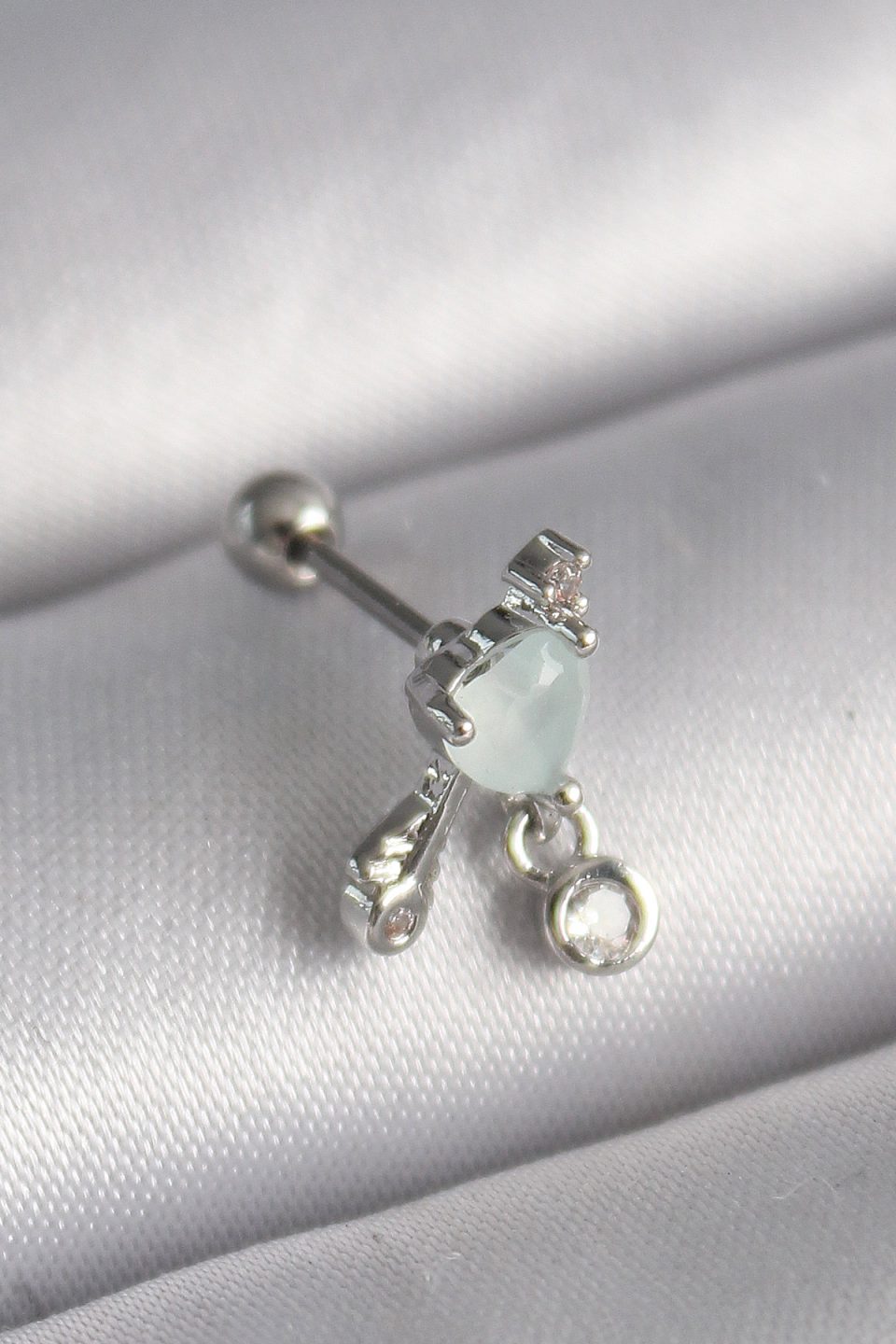 Shekka 316L Çelik Gümüş Renk Beyaz Minelik Kalp Sallantı Zirkon Taş Detay Tragus Piercing
