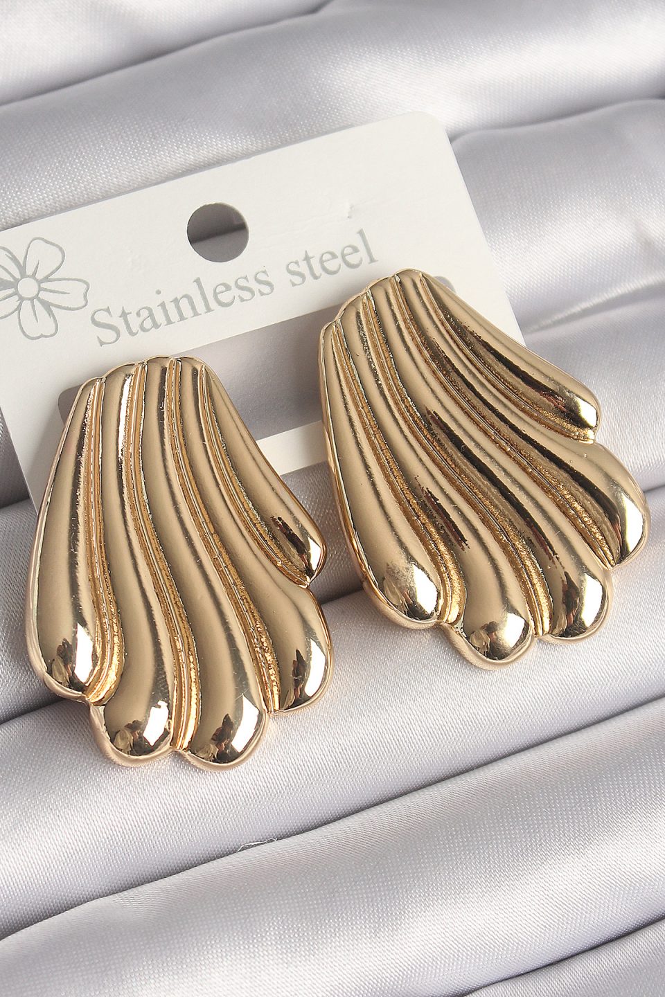 Shekka Pirinç Gold Renk İşlemeli İstirdye Model Kadın Küpe