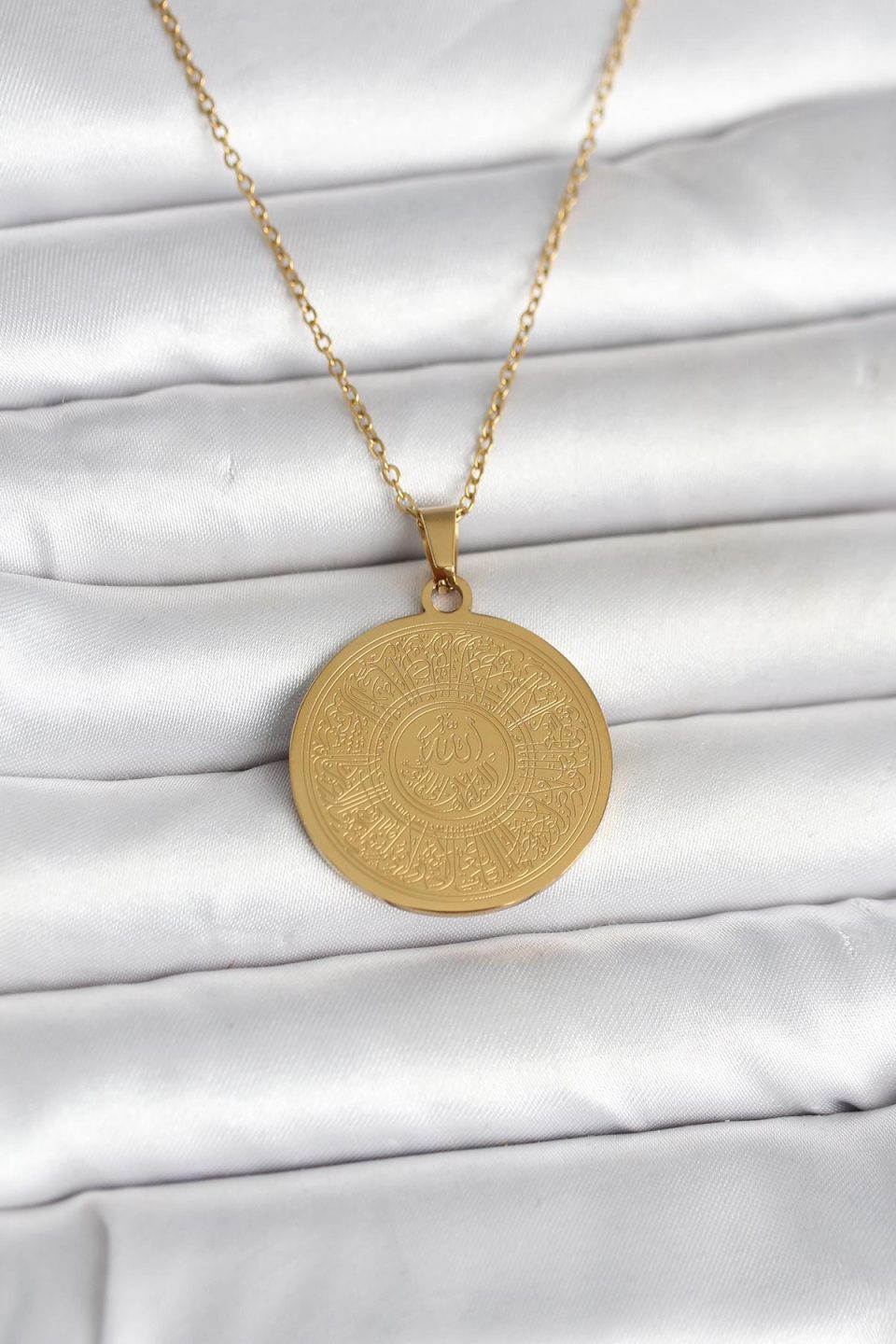 Shekka 316L Çelik Gold Renk Ayetel Kürsi Yazılı Kolye