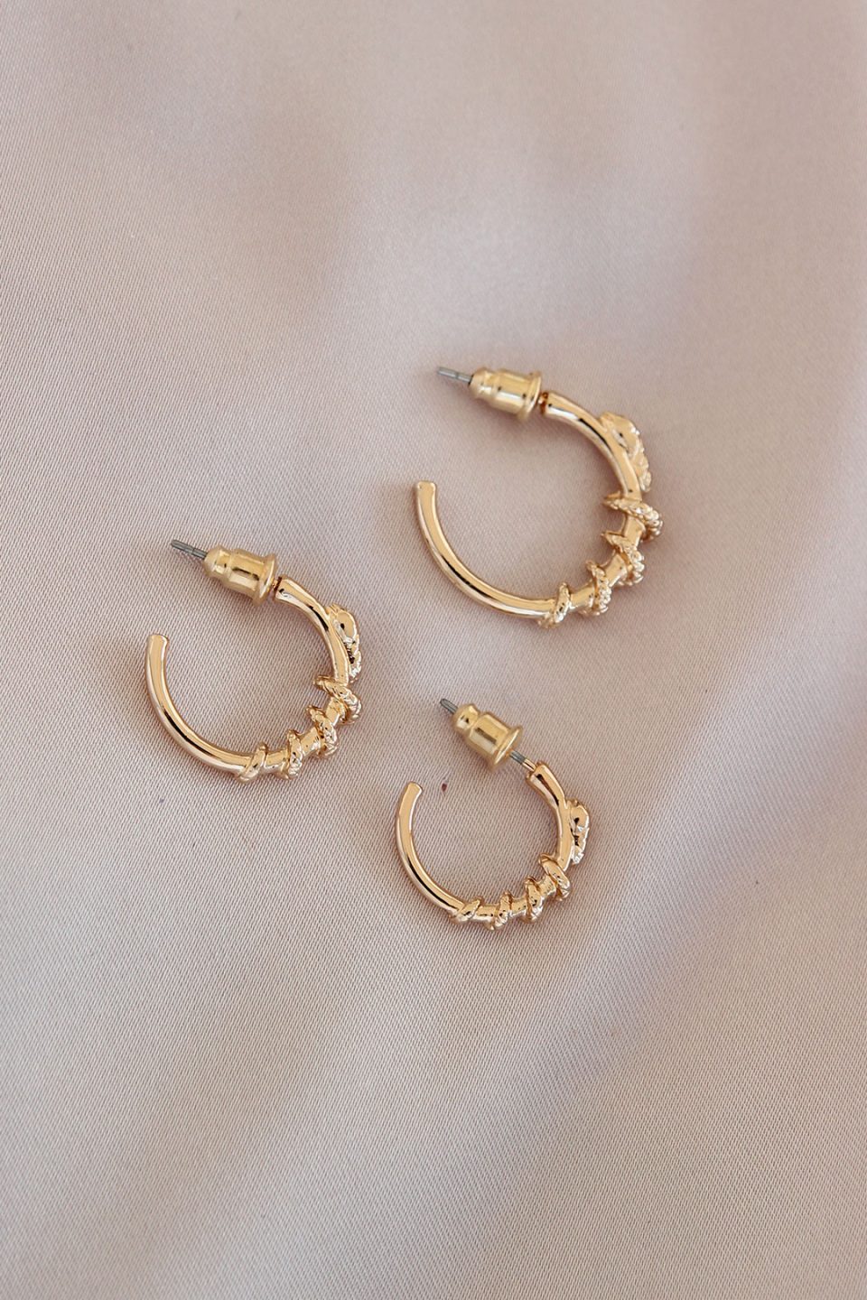 Shekka Gold Renk Yılan Model Metal Küpe Seti