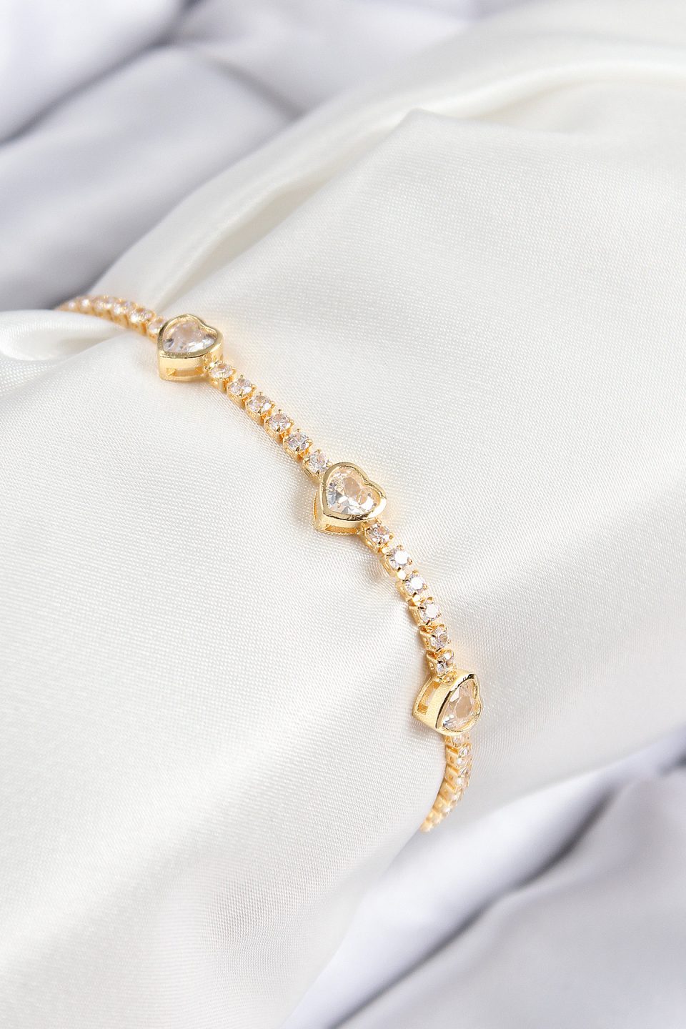 Shekka Pirinç Zirkon Taşlı Sıralı Kalp Model Gold Renk Kadın Bileklik