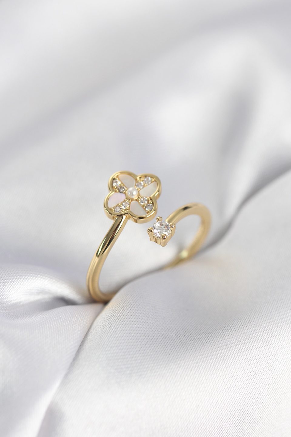 Shekka Gold Renk Zirkon Taşlı Yonca Model Kadın Yüzük