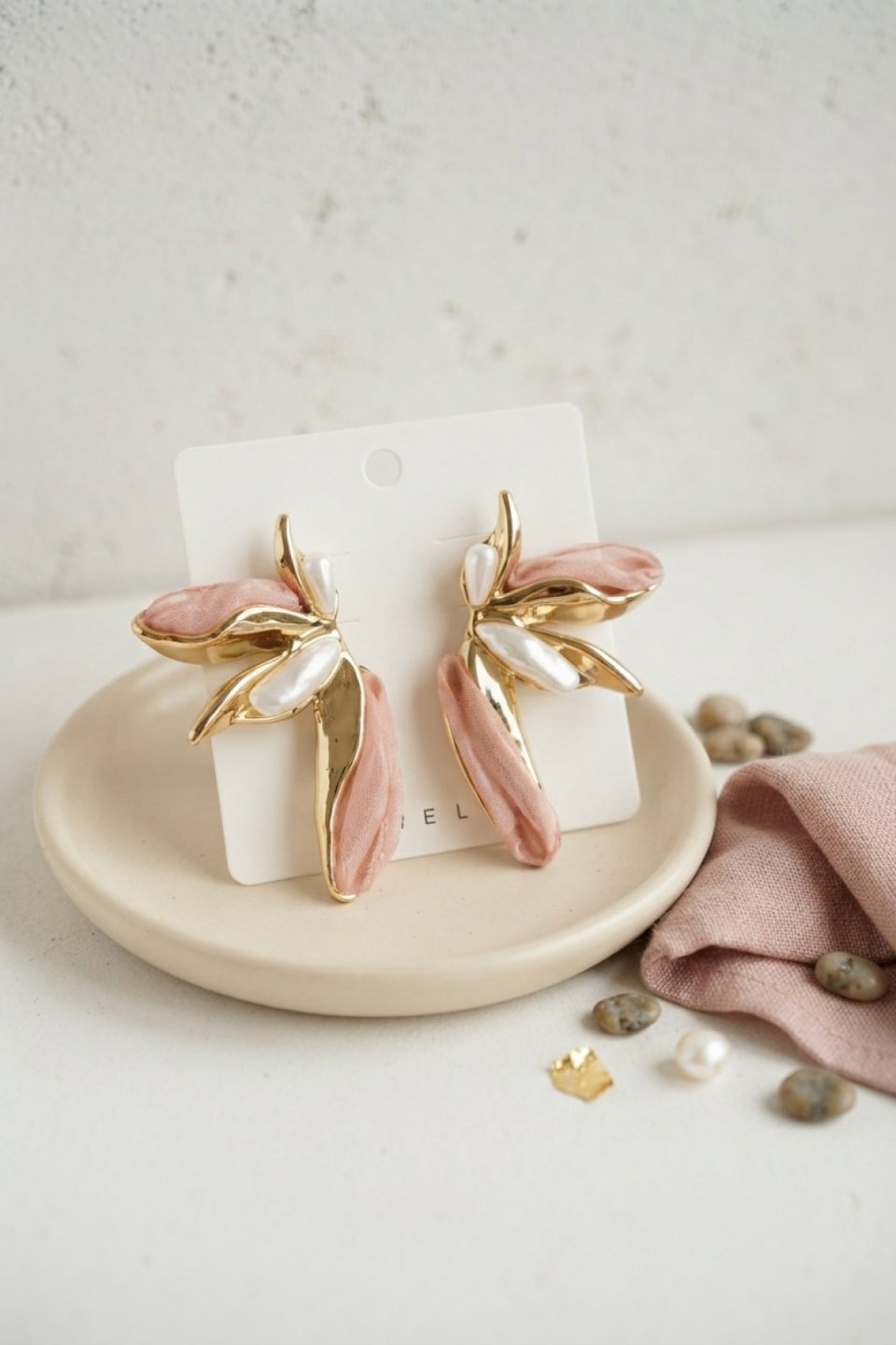 Shekka Pembe Renk Lotus Yaprak Model Kadın Küpe