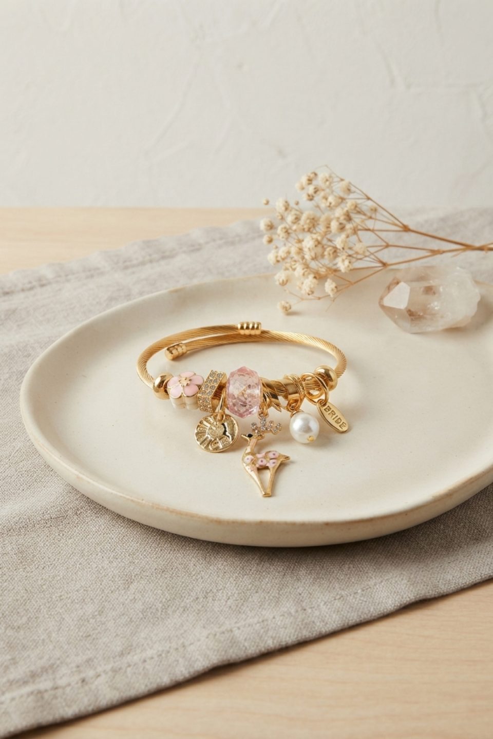 Shekka Geyik Model Gold Renk Pembe Charmlı Bileklik