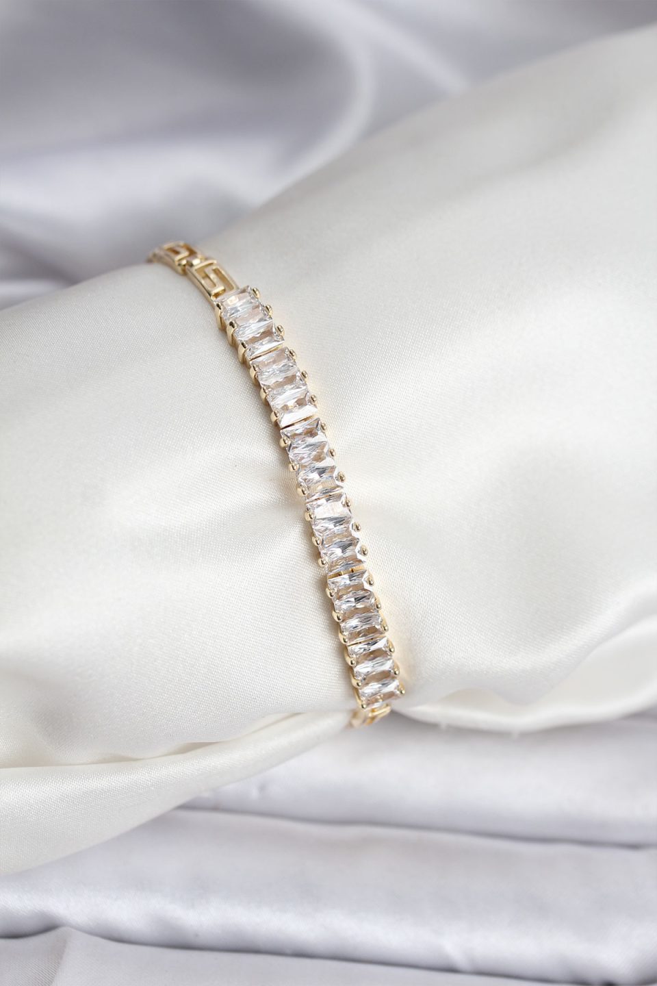 Shekka 14K Gold Renk Kaplama Zirkon Taşlı Baget Model CM Kadın Bileklik