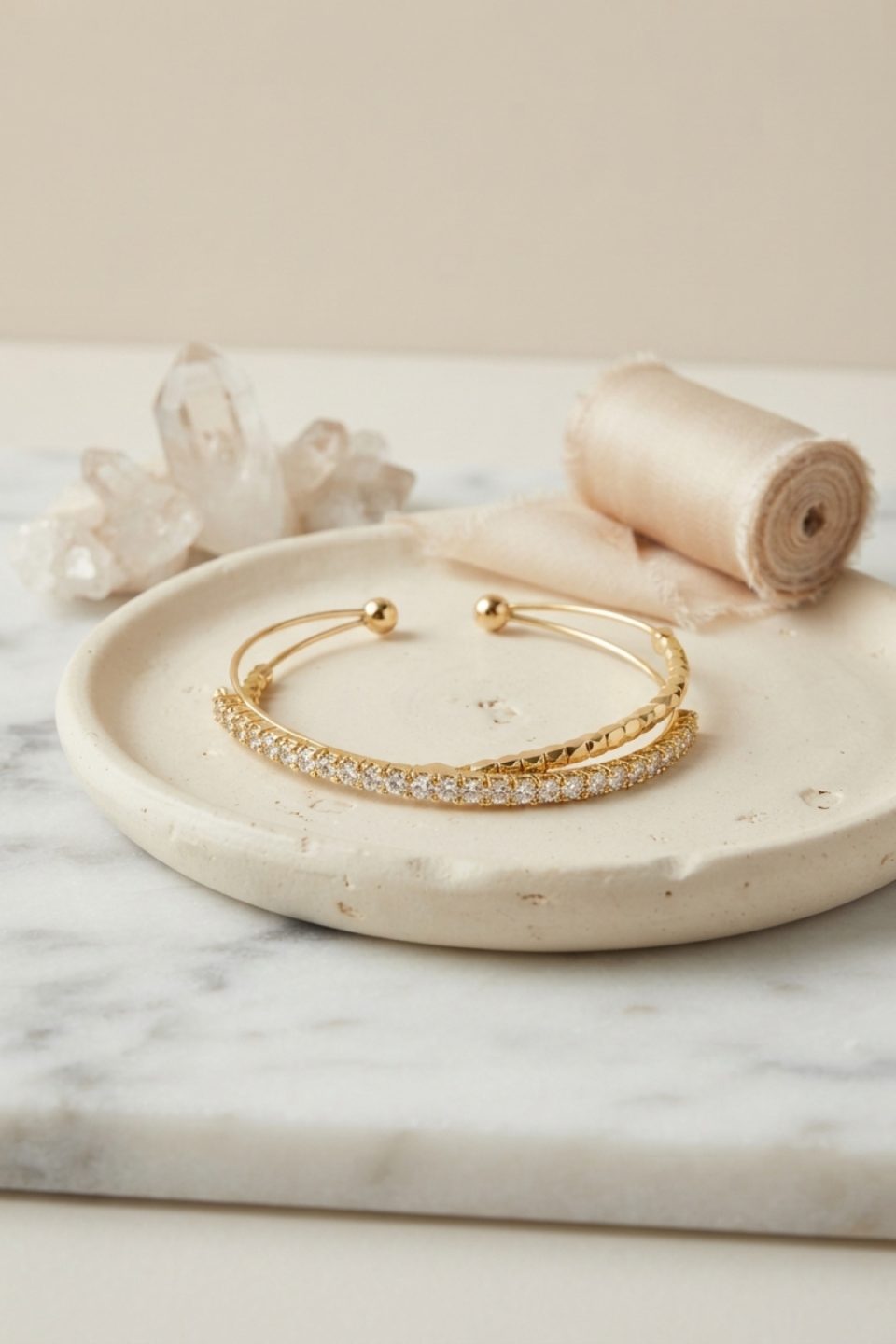 Shekka Gold Renk Zirkon Taşlı Dorikalı Model Kadın Bileklik