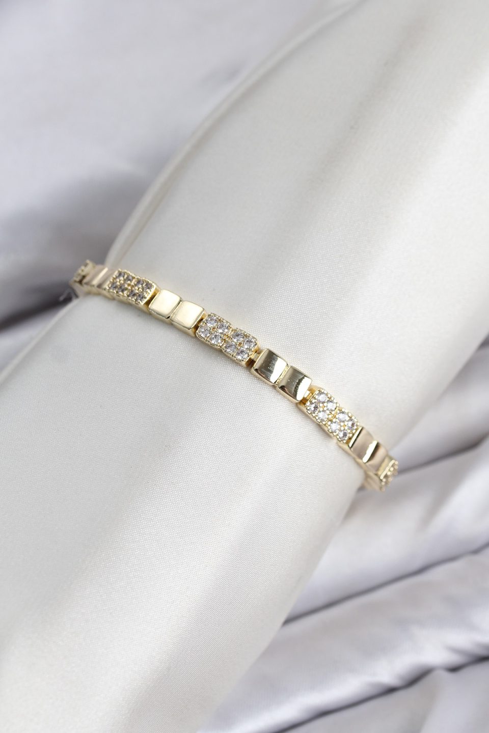 Shekka CM Kare Model Zirkon Taşlı VIP Seri Gold Renk Pirinç Kadın Bileklik
