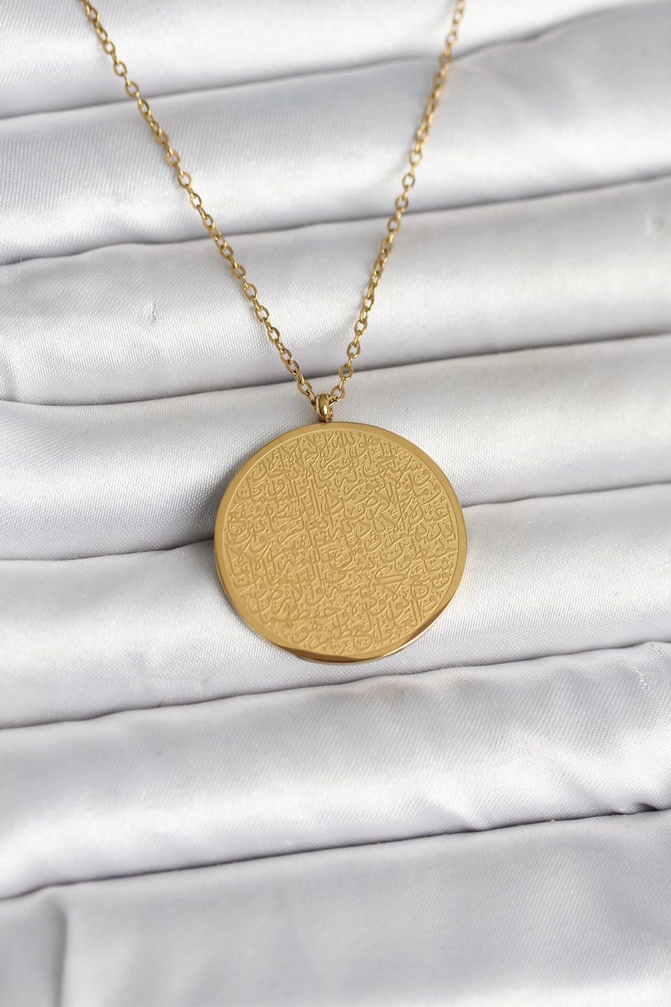 Shekka 316L Çelik Gold Renk Ayetel Kürsi ve Allah Yazılı Kolye