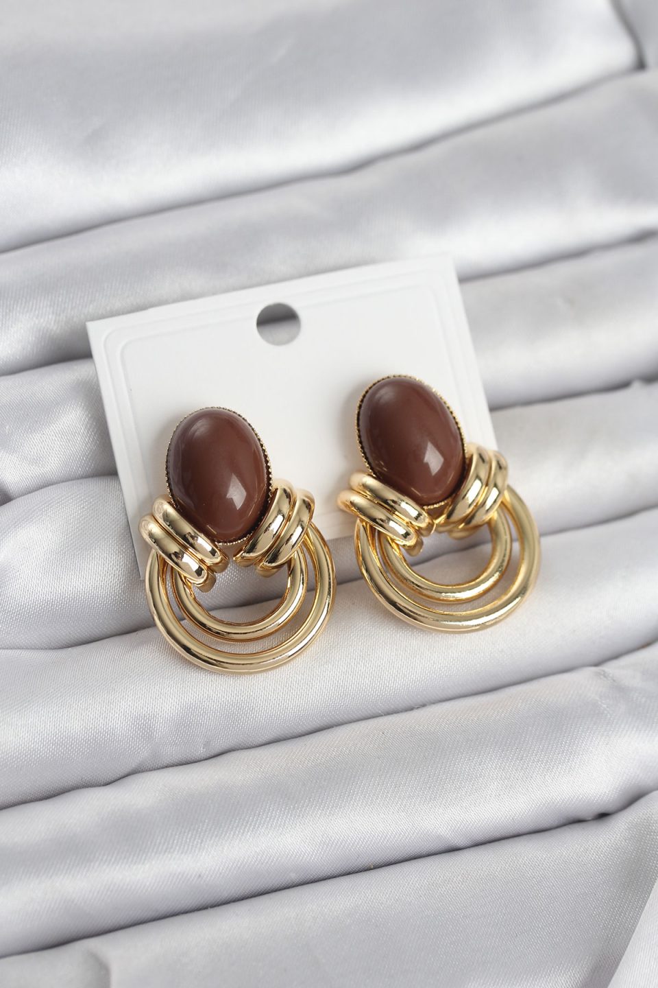 Shekka Pirinç Gold Renk Kahverengi Taşlı Vintage Kadın Küpe