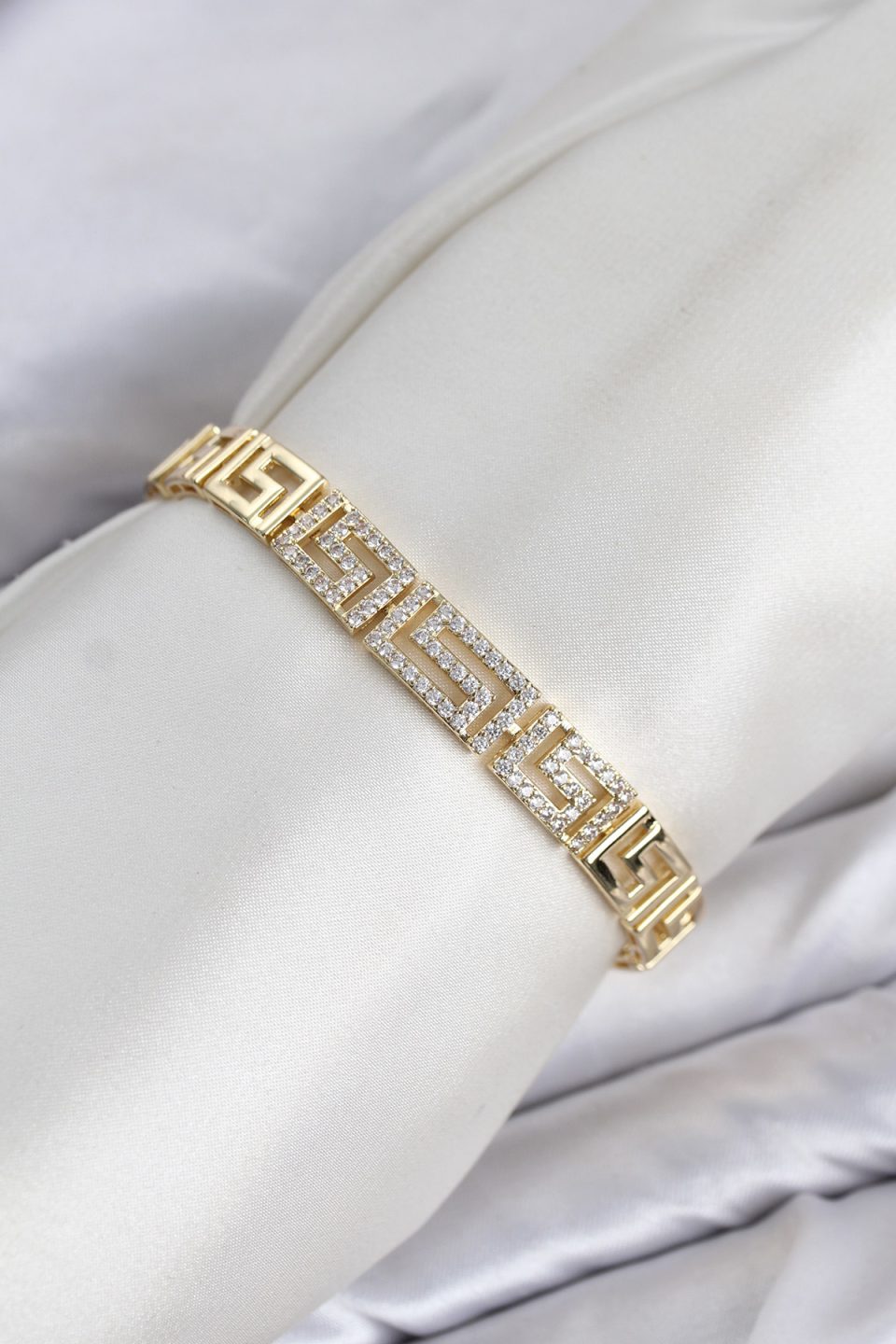 Shekka CM Labirent Model Zirkon Taşlı VIP Seri Gold Renk Pirinç Kadın Bileklik