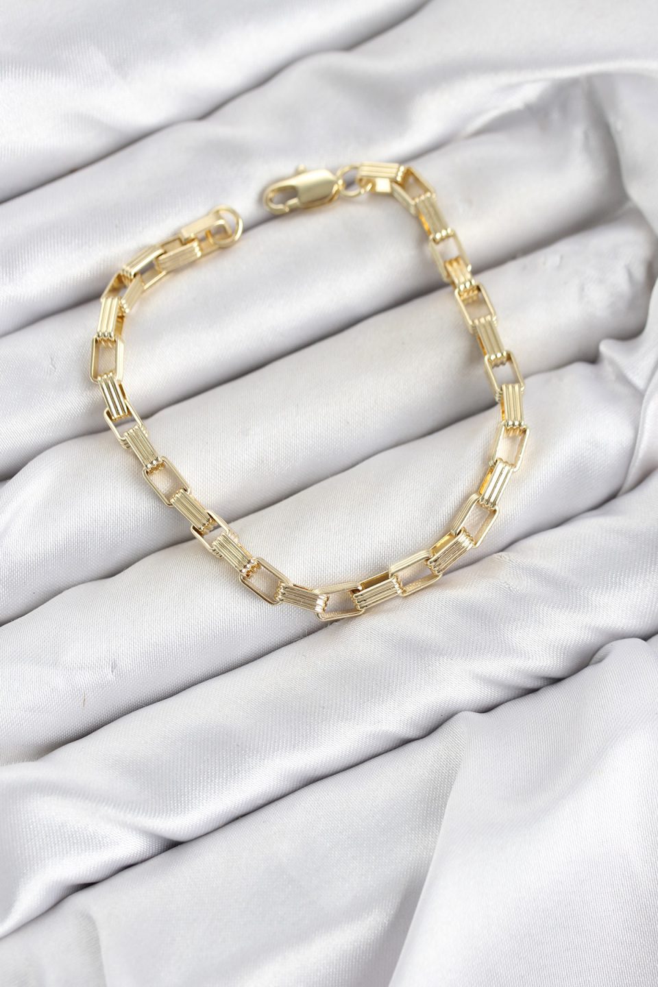Shekka CM Kare Halka Model Gold Renk Pirinç Kadın Bileklik