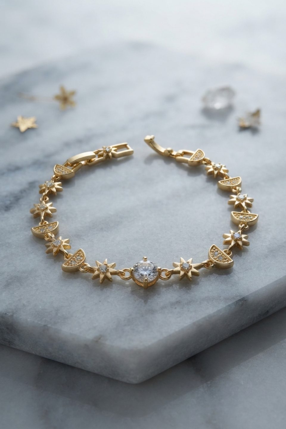Shekka Gold Renk Celestial Yıldız ve Hilal Model Kadın Bileklik