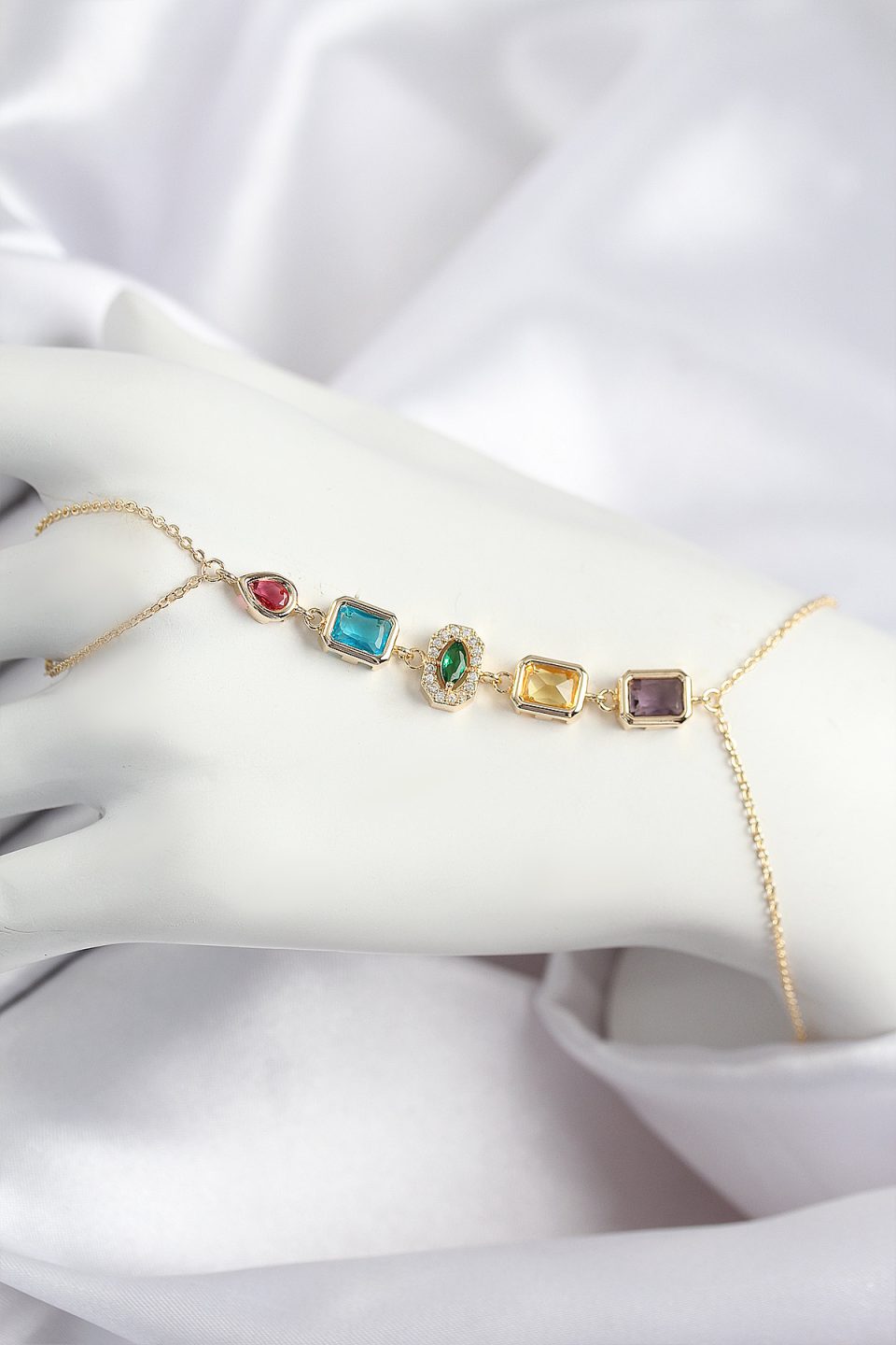 Shekka Pirinç Renkli Zirkon Taşlı Model Gold Renk Şahmeran