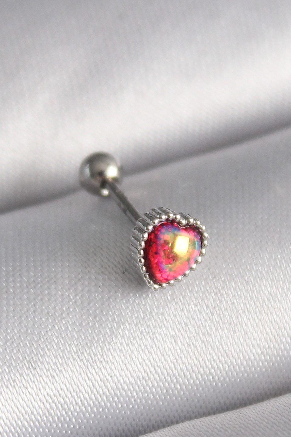 Shekka 316L Çelik Gümüş Renk Kırmızı Mineli Kalp Tragus Piercing