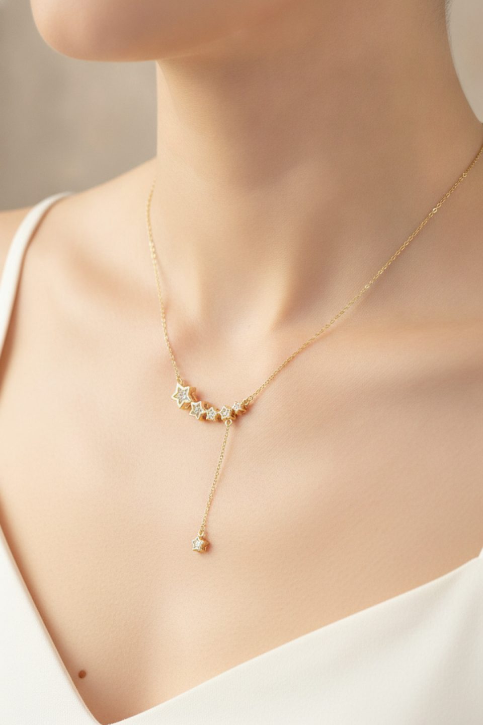 Shekka Pirinç Gold Renk Minimal Sallantılı Yıldız Model Kadın Kolye