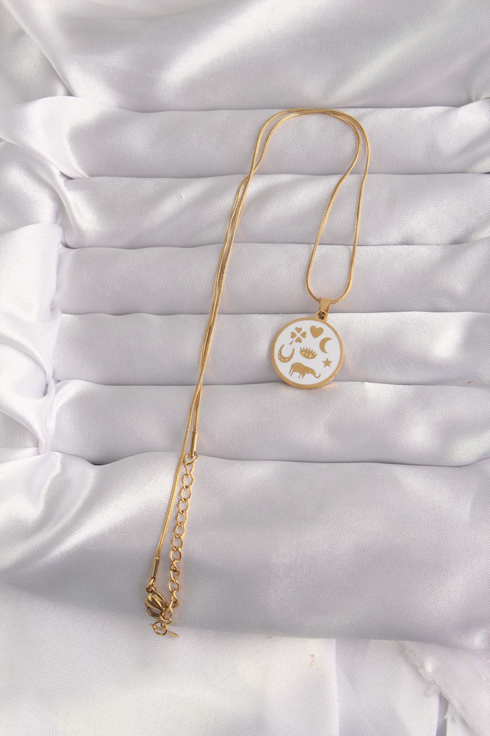 Shekka 316L Çelik Gold Renk Beyaz Mineli Karışık Figürlü Tarot Kolye — görsel 2