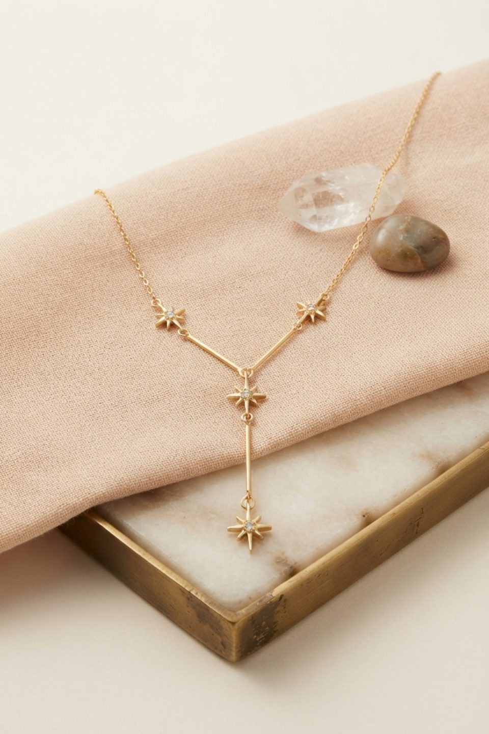 Shekka Pirinç Gold Renk Zirkon Taşlı Kutup Yıldızı Model Kadın Kolye