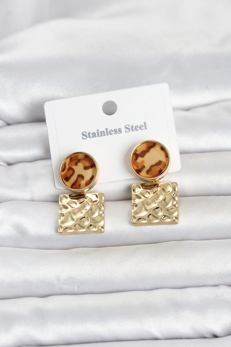 Shekka 316L Çelik Gold Renk Leopar Desenli Plaka Model Kadın Küpe
