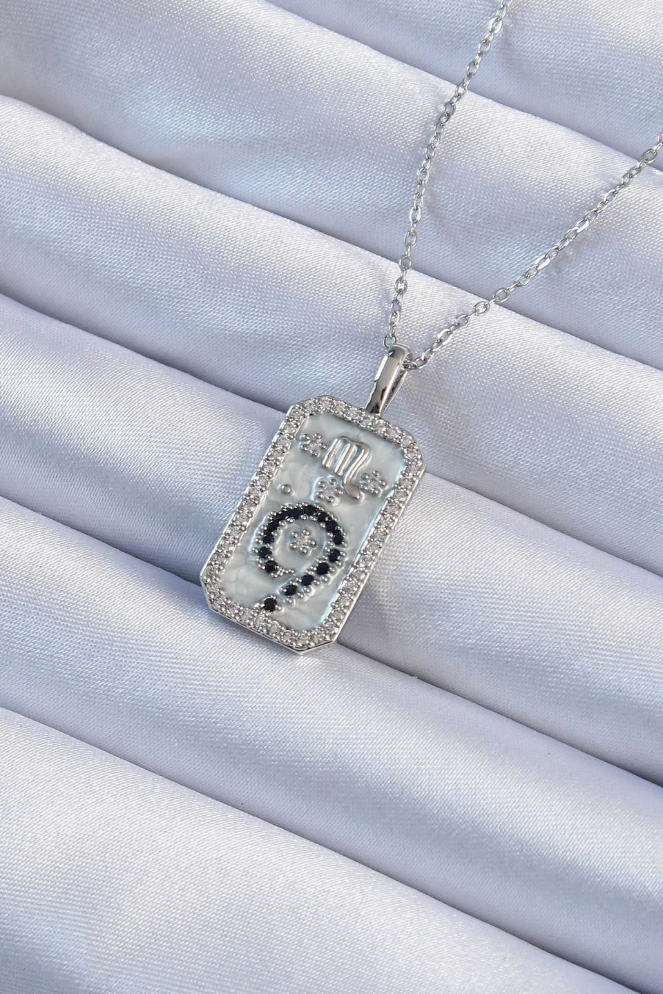Shekka 316L Çelik Zincir Gümüş Renk Zirkon Taşlı Minimal Papatya Figürlü Tarot Kolye