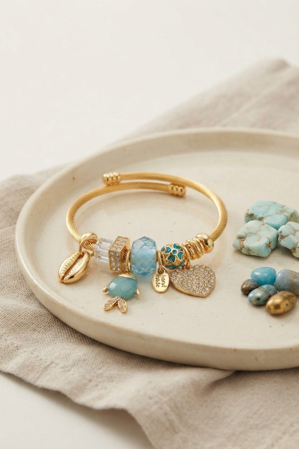 Shekka Mavi Balık Gold Renk Charmlı Bileklik