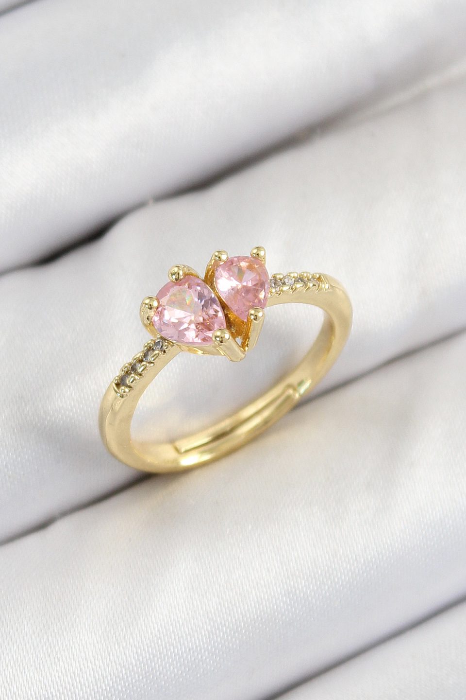 Shekka Pirinç Zirkon Taşlı Pembe Kalp Model Gold Renk Kadın Yüzük