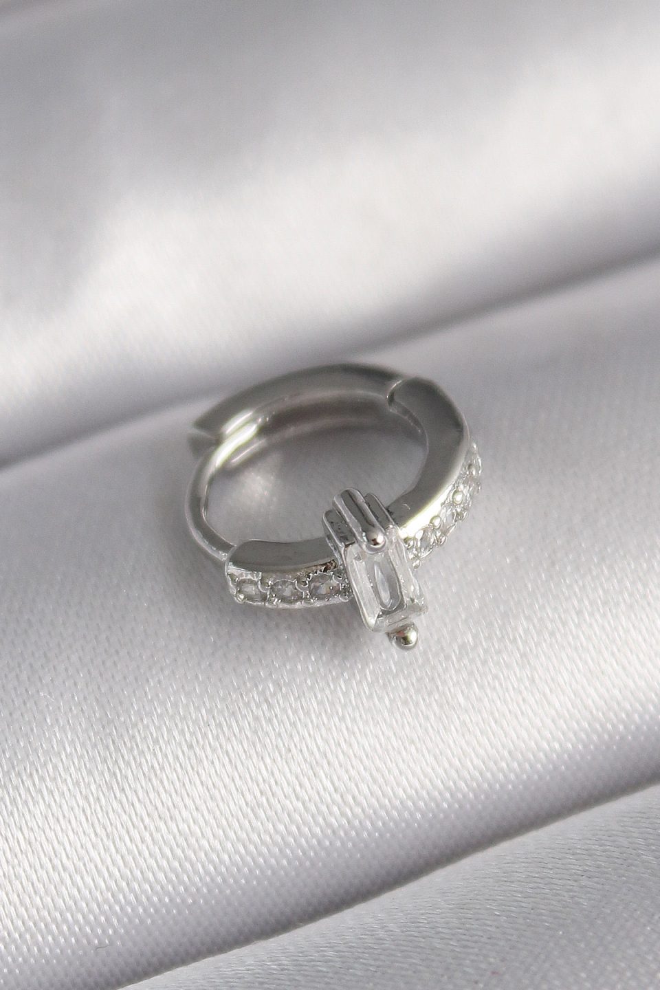 Shekka 316L Çelik Gümüş Renk Zirkon Taşlı Tragus Piercing