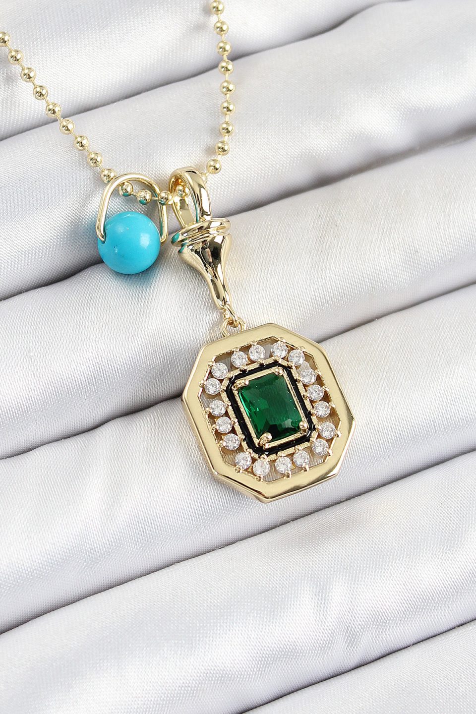 Shekka Gold Renk Pirinç Zirkon Taşlı Kadın Serenay Kolyesi