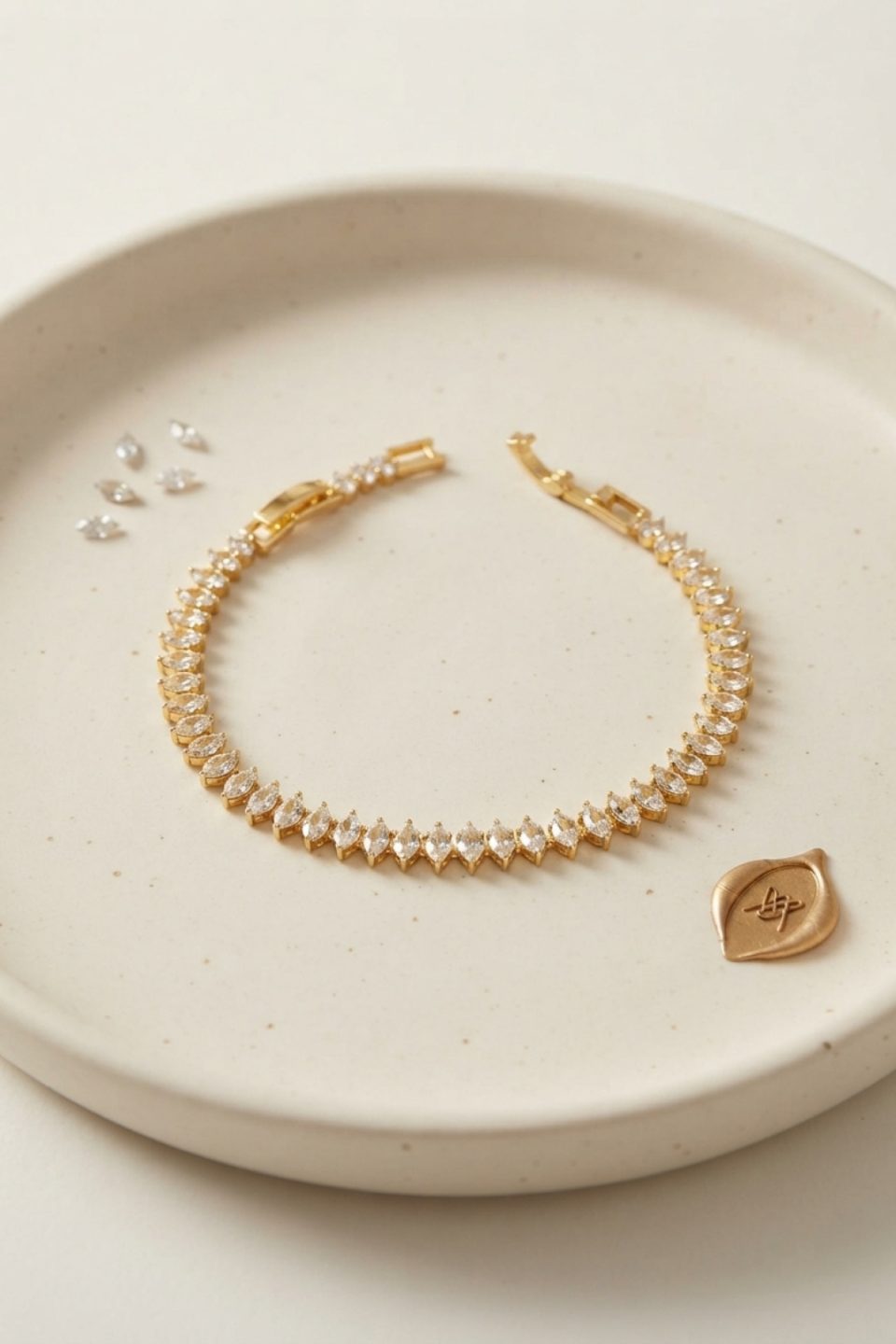 Shekka Pirinç Gold Renk Arpa Zirkon Taşlı Su Yolu Kadın Bileklik