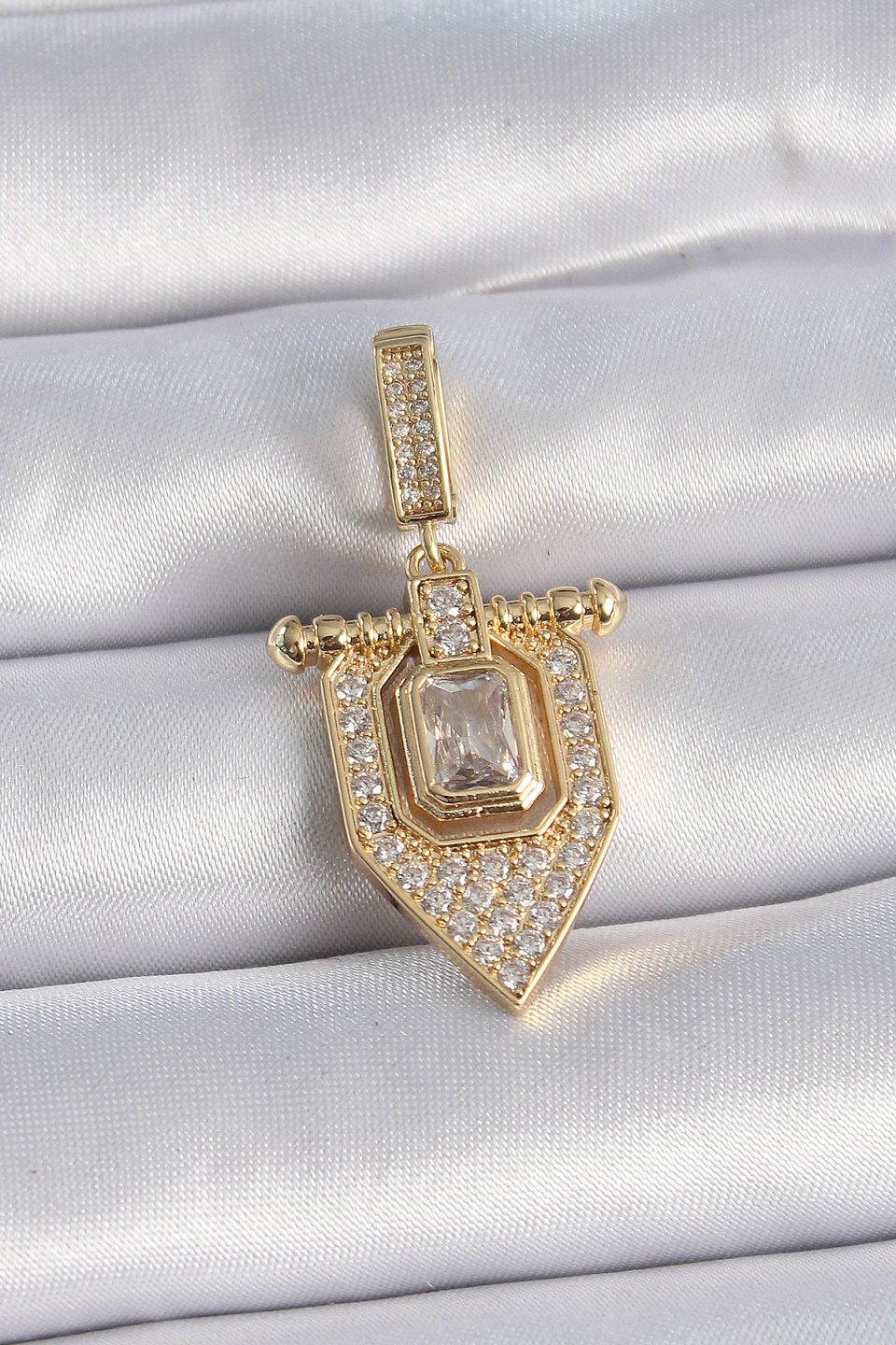 Shekka Pirinç Gold Renk Baget Zirkon Taşlı Ajda Charm
