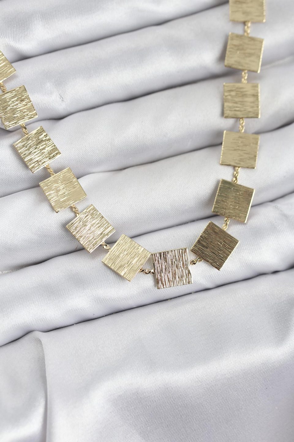 Shekka Kare Plaka Model Gold Renk Kadın Kolye