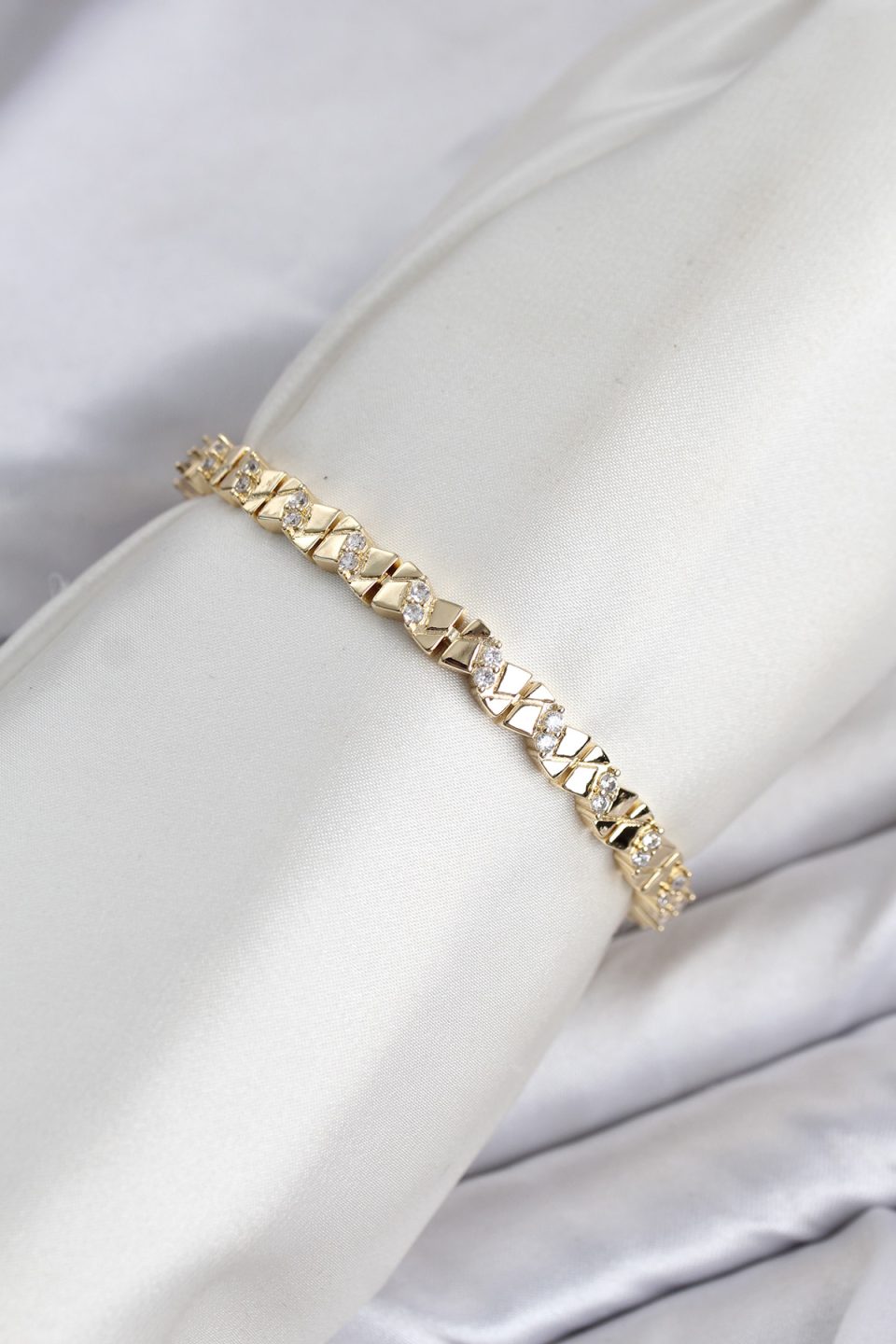 Shekka CM Model Zirkon Taşlı VIP Seri Gold Renk Pirinç Kadın Bileklik