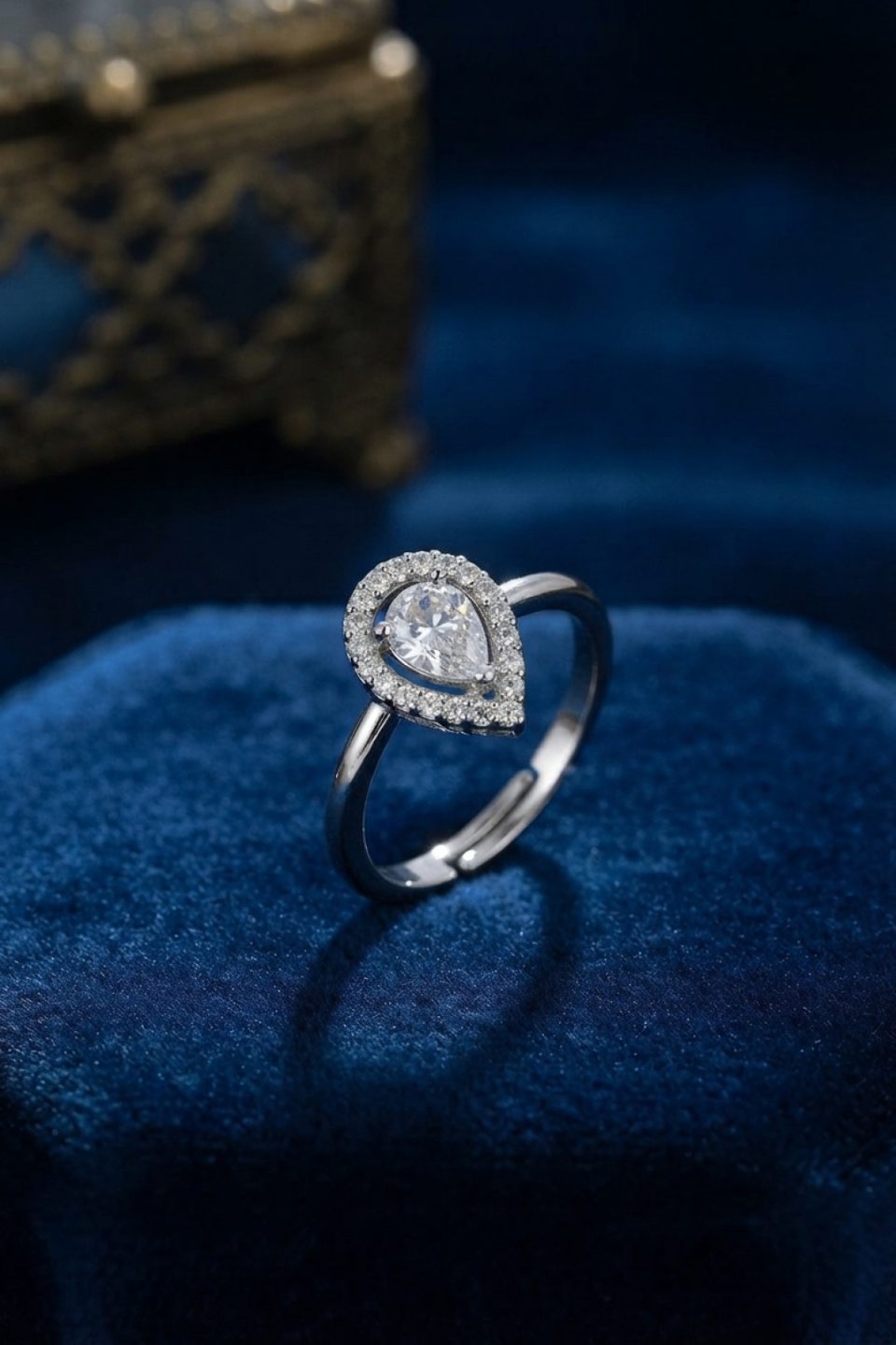 Shekka Ayarlamalı Silver Renk Metal Zirkon ve Kristal Taşlı Damla Model Yüzük