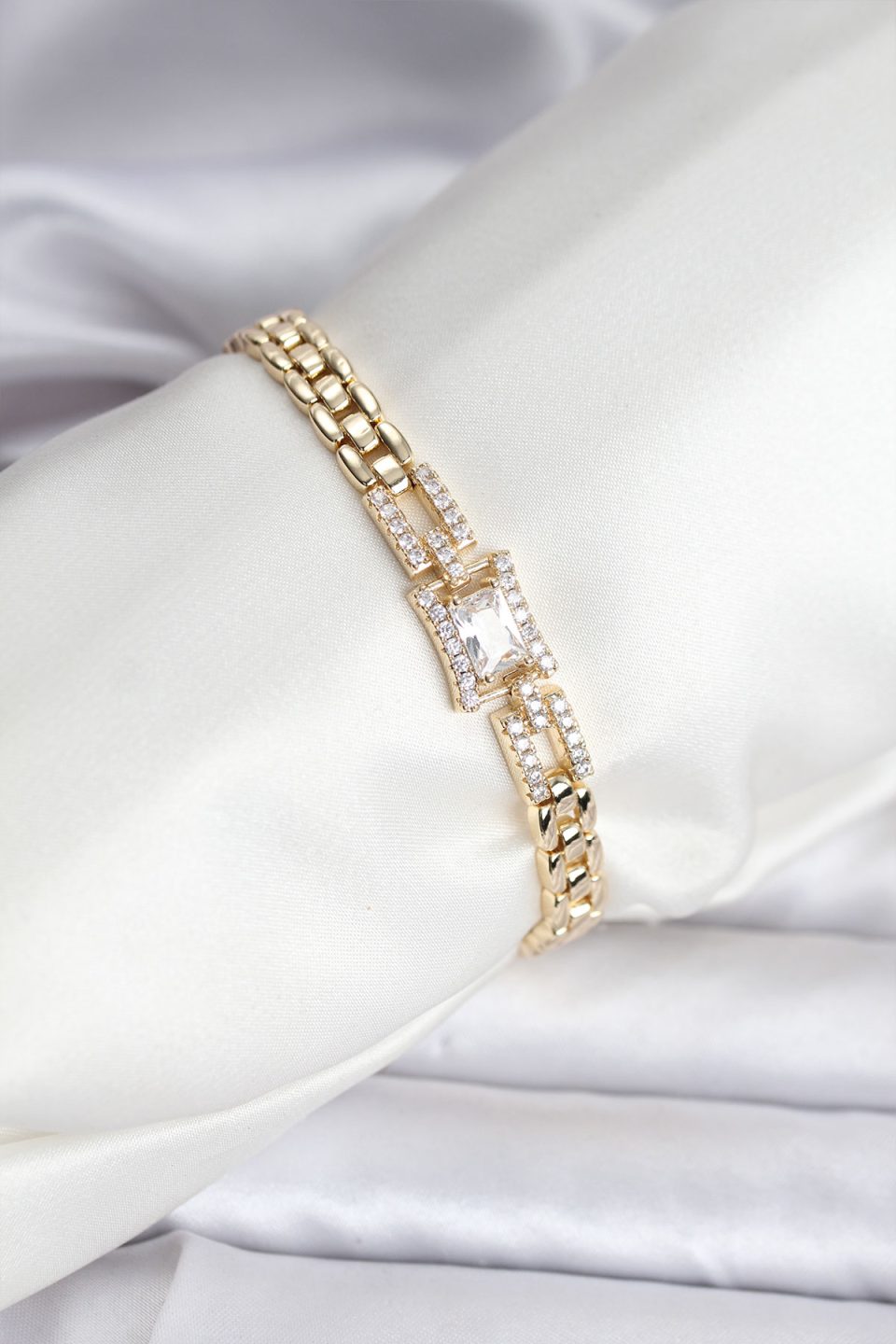 Shekka 14K Gold Renk Kaplama Zirkon Kare Taşlı CM Kadın Bileklik