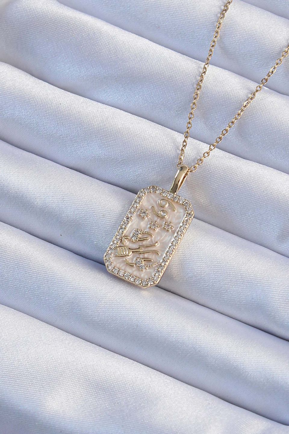 Shekka 316L Çelik Zincir Gold Renk Zirkon Taşlı Çerçeveli Tarot Kolye