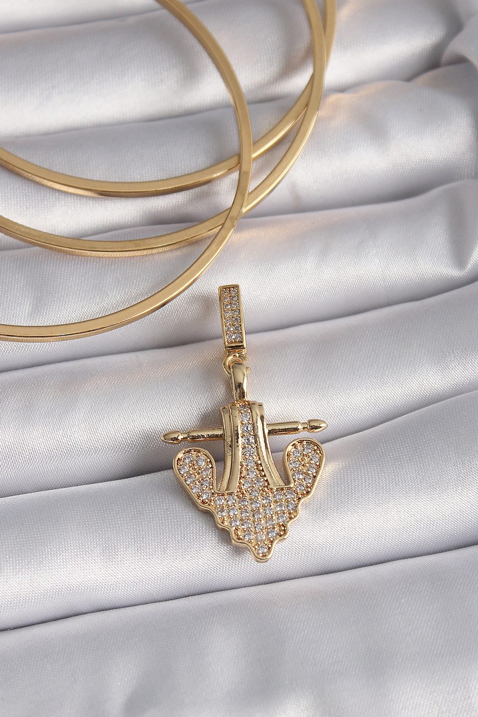 Shekka Pirinç Gold Renk Zirkon Taşlı Çapa Model Ajda Charm