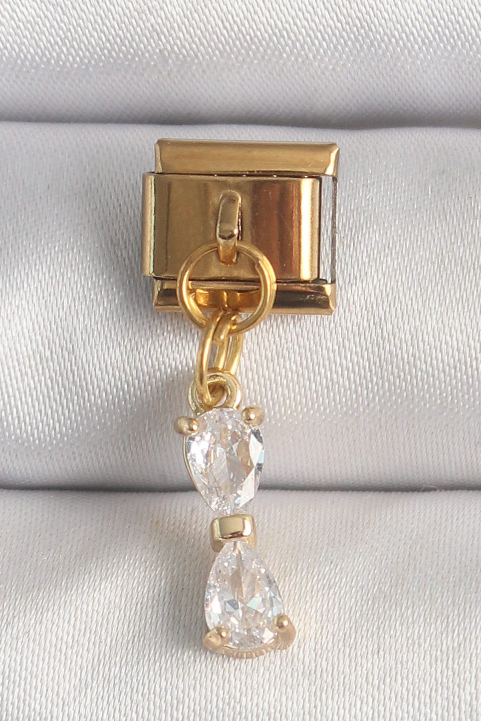 Shekka 316L Çelik Gold Renk Sallantı Zirkon Taşlı Kurdele Model Nomination Charm