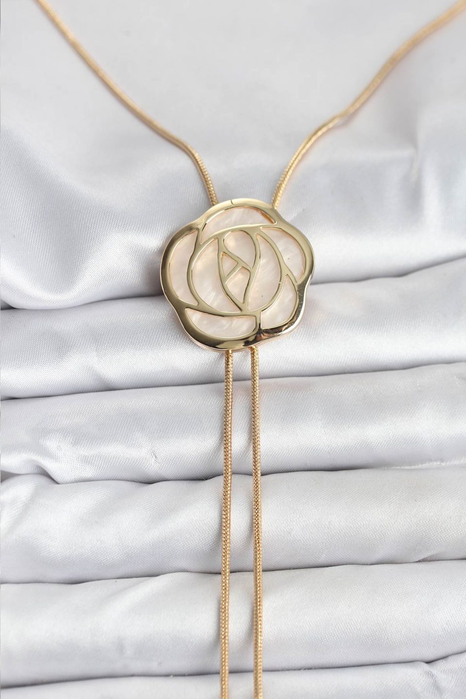 Shekka Pirinç Gold Renk Gül Model Asansörlü Kadın Kolye