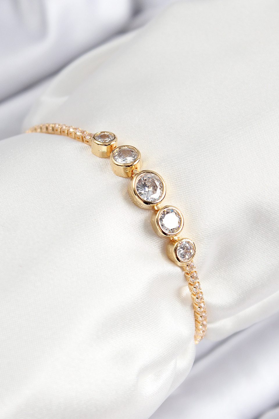 Shekka Pirinç Zirkon Taşlı Sıralı Daire Model Gold Renk Asansörlü Kadın Bileklik