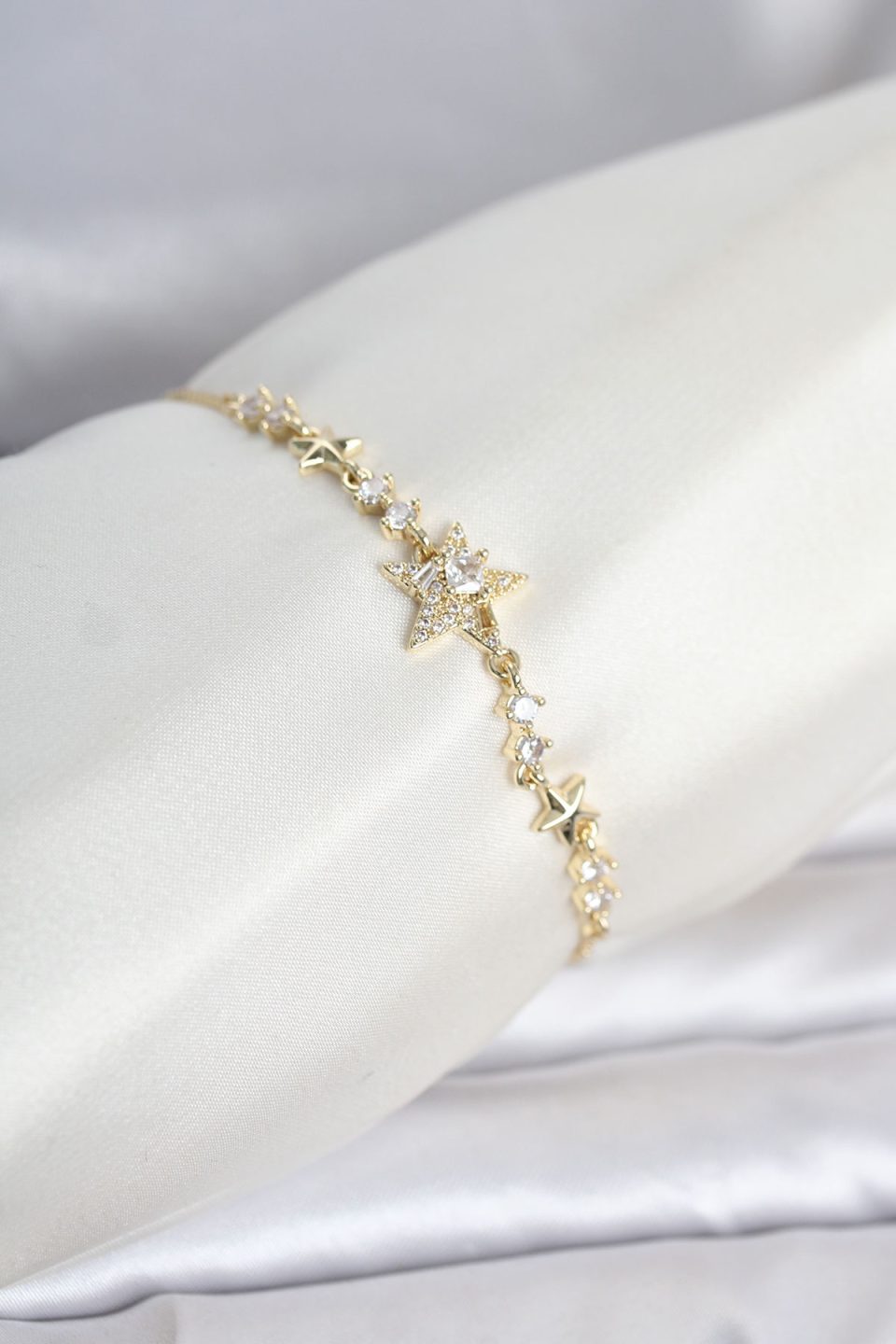 Shekka Gold Renk Pirinç Yıldız Model Asansörlü Kadın Bileklik