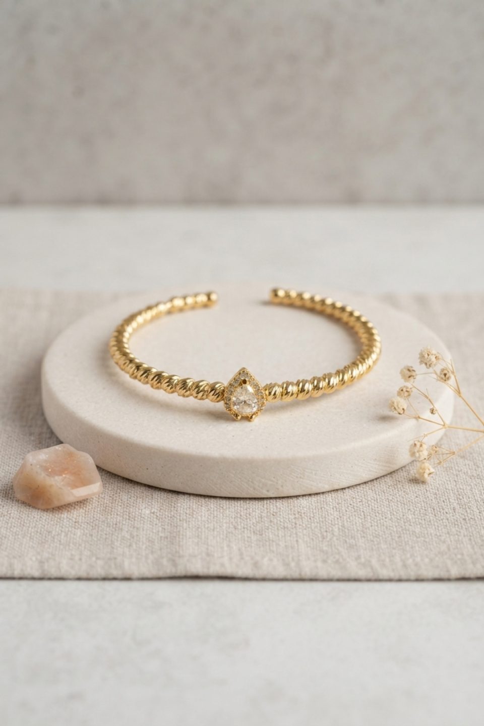 Shekka Gold Renk Dorika Model Damla Zirkon Taşlı Kadın Bileklik